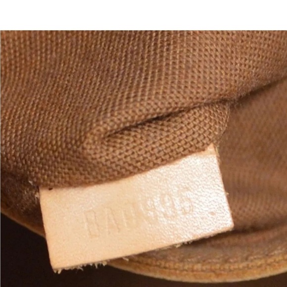 Louis Vuitton Handbag Alma PM - Picture 8 of 8